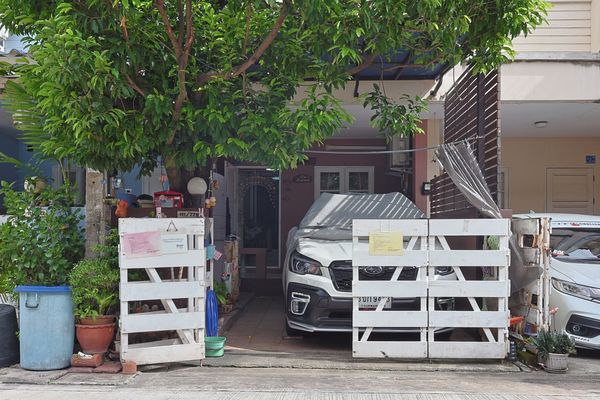 97960 - 2-story townhouse for sale, First Home Village, Watcharapol Soi 1, decorated + free gifts.