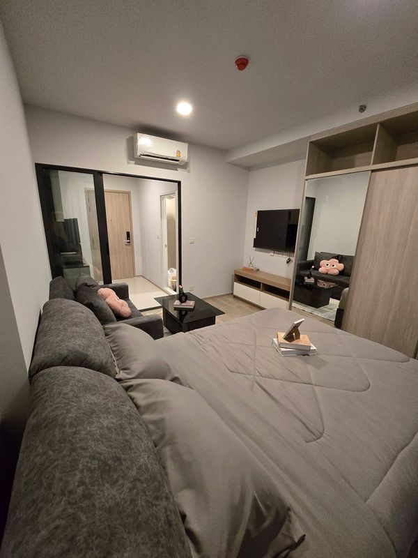 High floor condo, beautiful city view, ready to move in 25 Oct. '26.