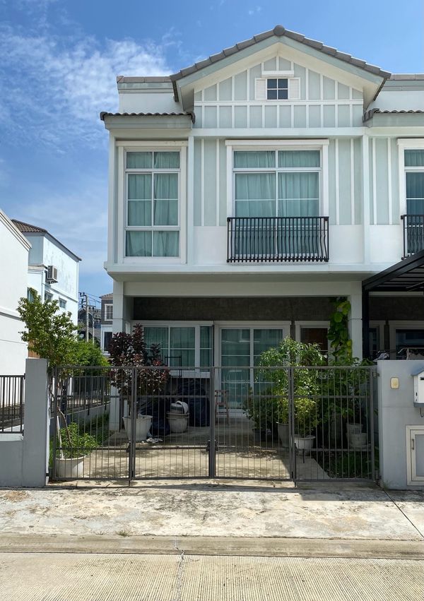 Very good price, corner plot for sale - Indy Bangna-Ramkhamhaeng 2 | Good location, zone in front of the project. Near the clubhouse!