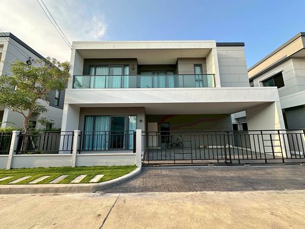 ให้เช่า บ้านเดี่ยว Centro Bangna บ้านสวย เเต่งครบ พร้อมเข้าอยู่  ใกล้กับ เมกะ บางนาเเละโรงเรียน นานาชาติ