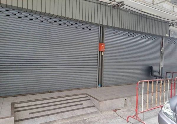 Commercial building for rent near Major Ratchayothin, just 2 minutes.