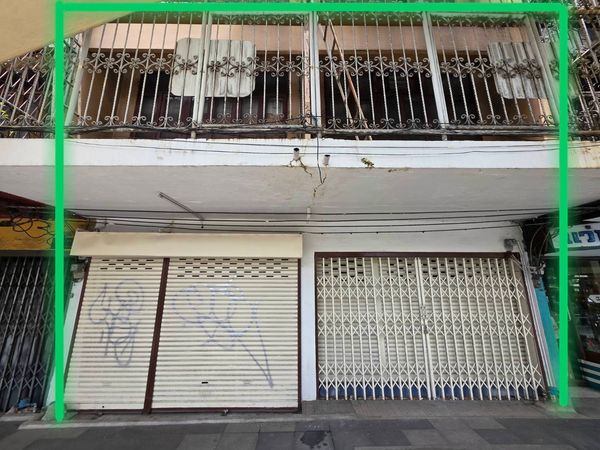 Commercial building for rent, 2 units, near MRT Phawana, just 1 minute.