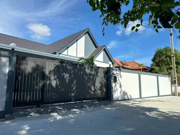 Single House with Private Pool for Sale in Huay Yai