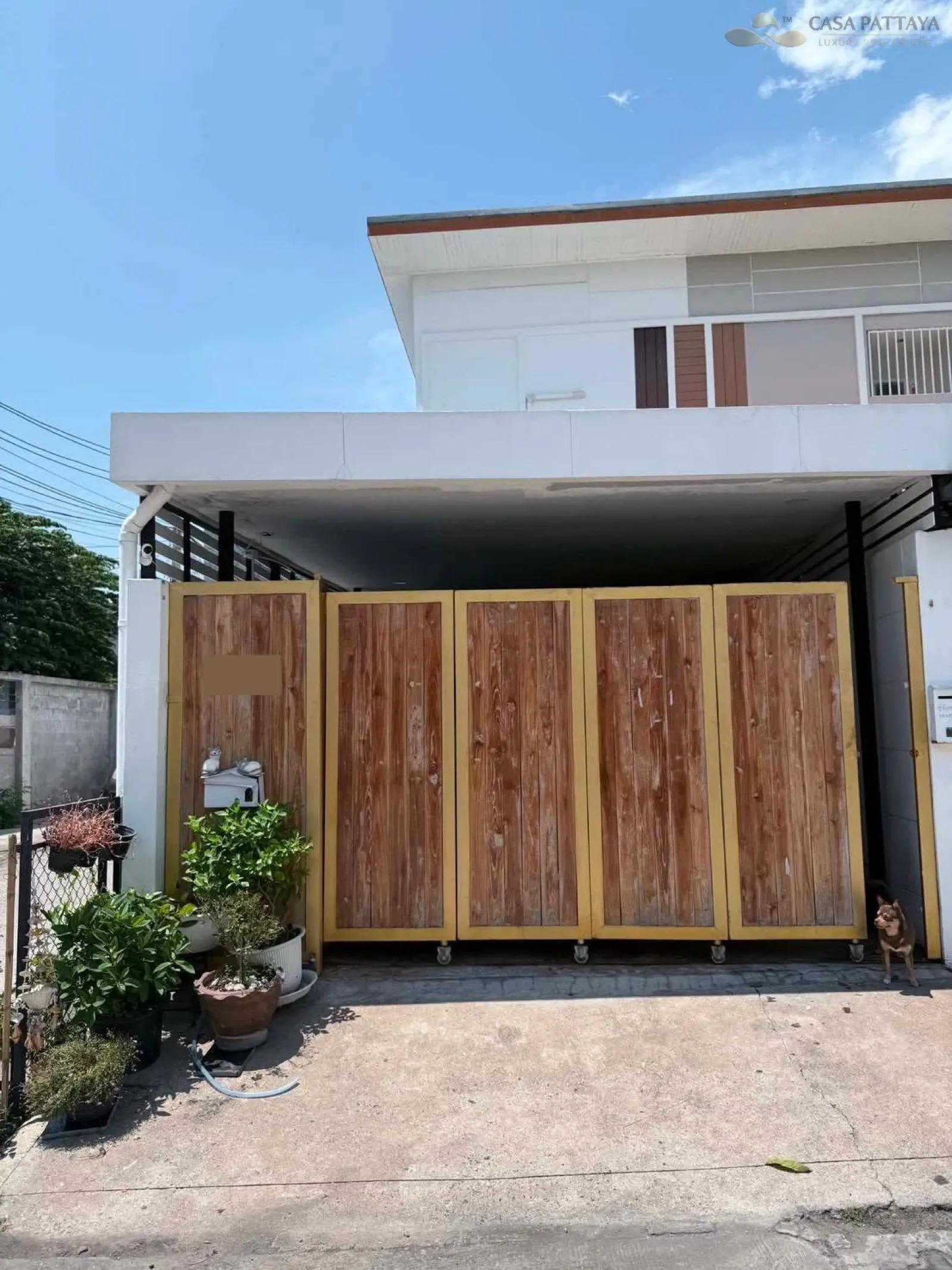 FOR SALE: 2-Story Corner Townhouse (Business Opportunity)