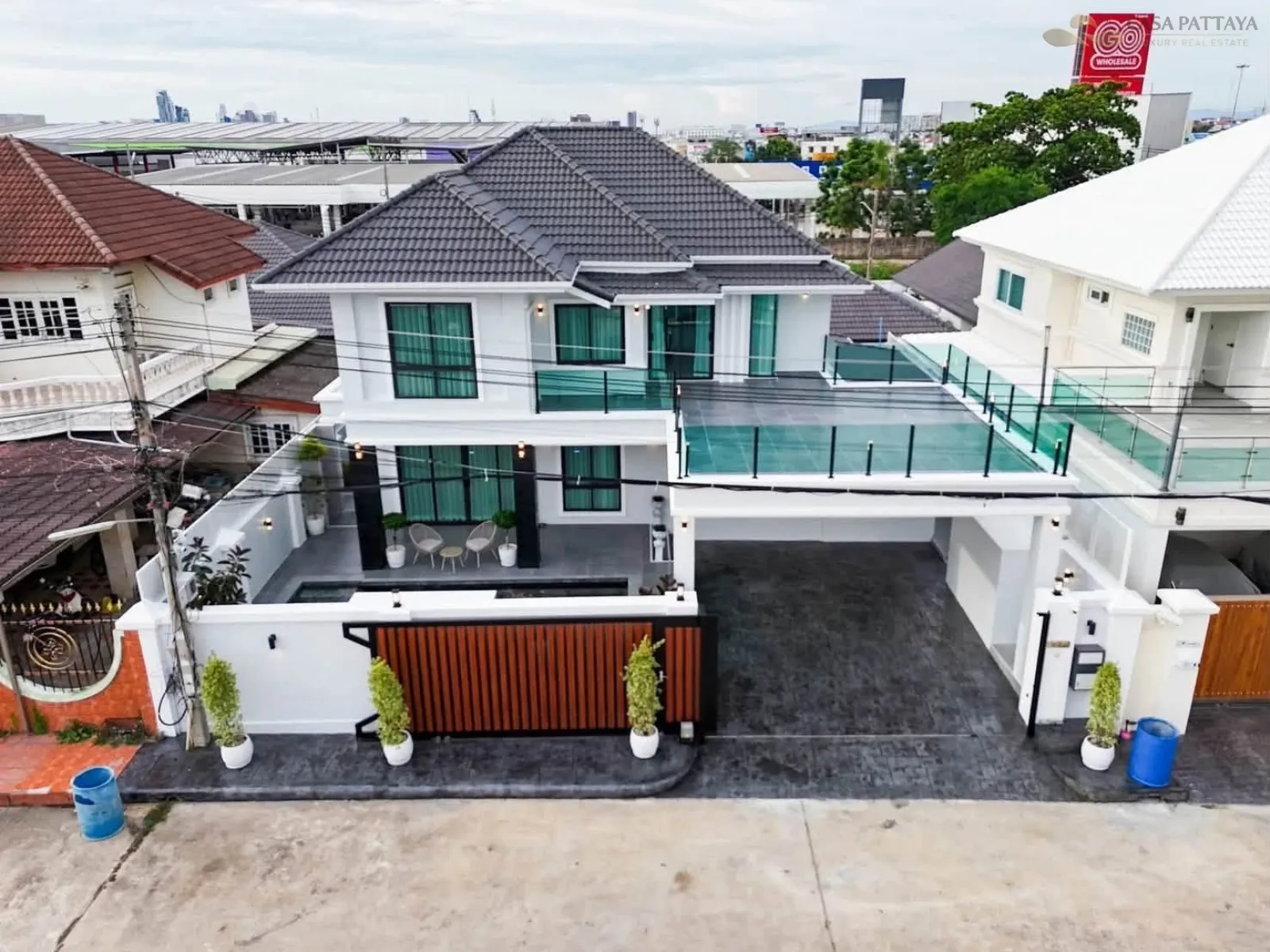 2-Story Luxury Pool Villa for Sale on the Sea Side of South Pattaya 2-Story Luxury Pool Villa for Sale on the Sea Side of South Pattaya