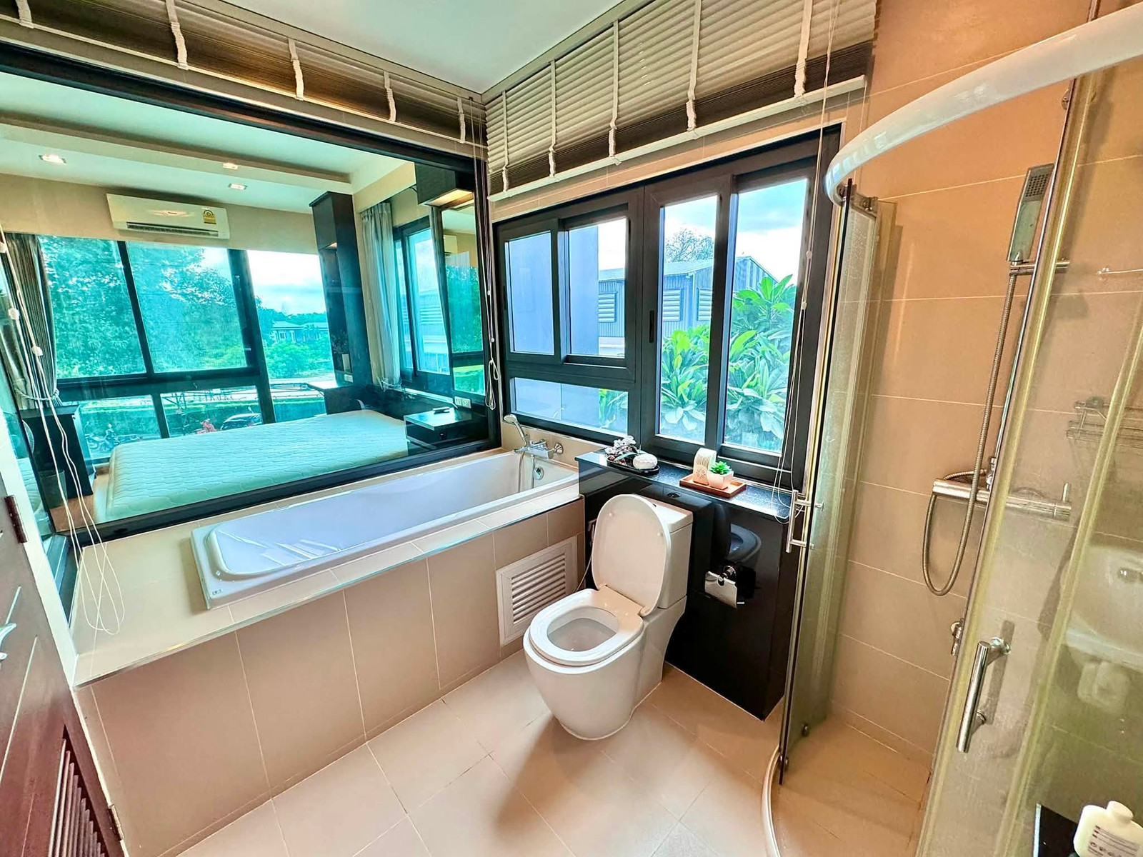 Himma Garden Condo, A beautiful corner 2-bedroom unit with a peaceful garden atmosphere – รูปที่ 4