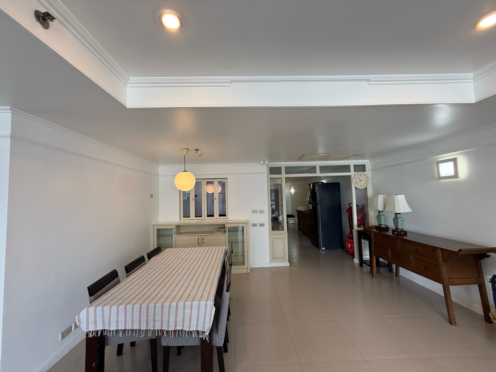 LAS COLINAS ConDo for Sale Condo near BTS Asoke and MRT Sukhumvit, only 300 meters.