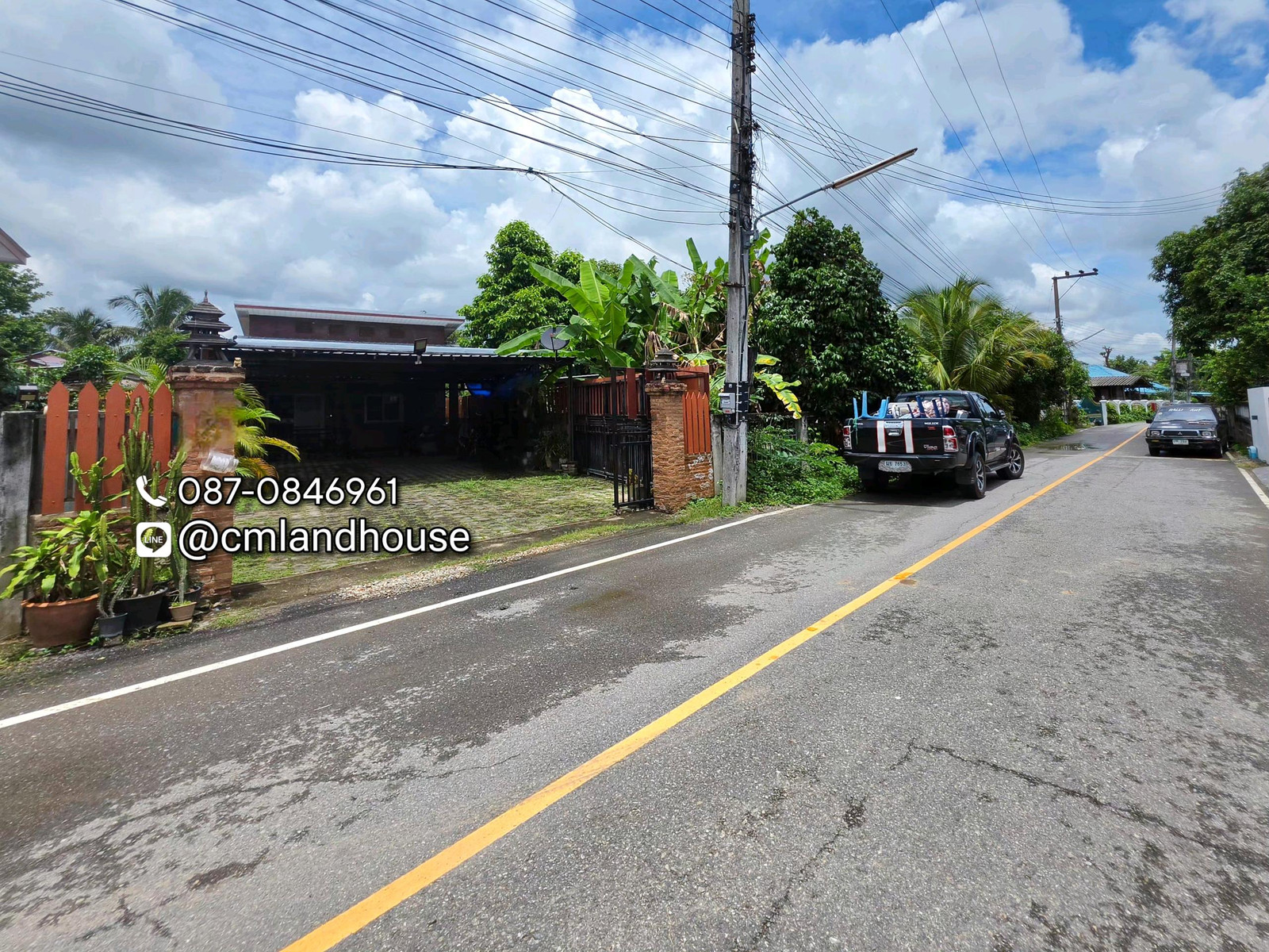 Big house, wide land area 86 sq m., Ton Kwen intersection (Nong Khwai), near Canal Road 300 m., near Phu Suan Lok intersection 2 km., near CMU-Suan Dok Hospital 10 km., near the airport 9 km.