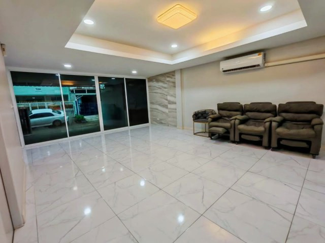 Saengchan Brewery Ekkamai-Ramintra 355m. 5bed Ladprao76-82 WangThonglang 4-story 26sq.wa. 350sq.m. home office for rent 5bath newly renovated with parking Near KIS International School 406 m Super Star Arena and MRT Ladprao 83 1.0 km. Convenient access to – รูปที่ 4