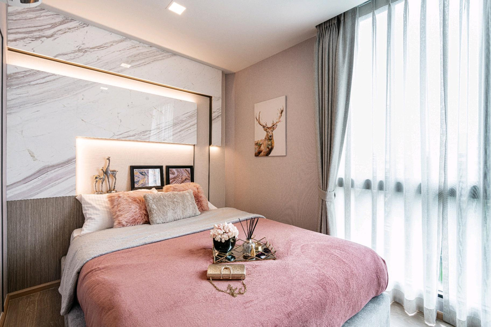 Ready-to-Move-In Condominium at Ratchada 19, Close to MRT Ratchadaphisek, Starting from 3.3 Million Baht | Prime Ratchada Location with Access to 3 Main Roads & Ultimate Privacy | The Moment Ratchada 19