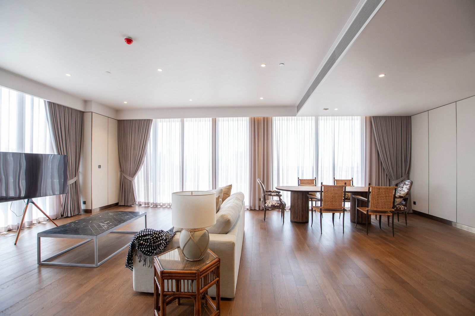 🔥Special price🔥 MUNIQ Langsuan | Lumpini Park view | Condo allows pets.