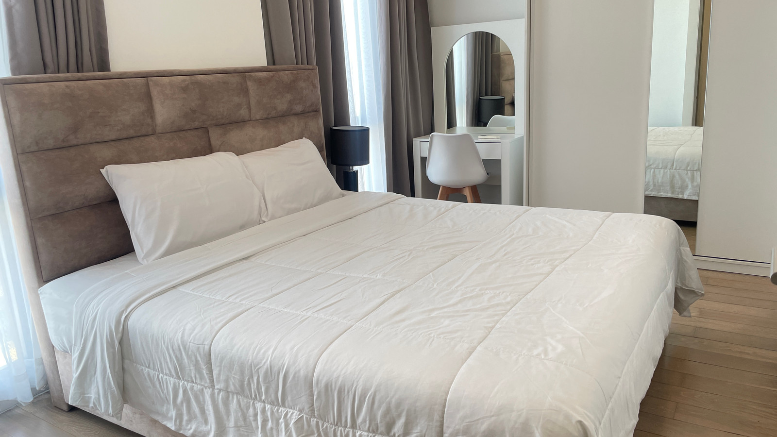 Sale Trapezo Sukhumvit 16 [Trapezo Sukhumvit 16] near Sai Nam Phueng School, MRT Queen Sirikit National Convention Center 400 meters, BTS Phrom Phong 900 meters.