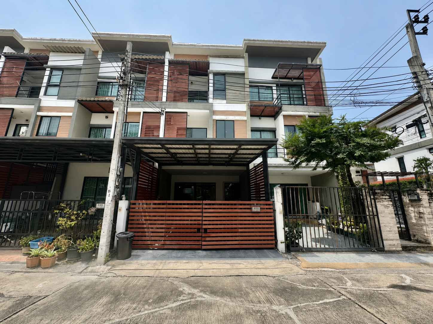 🏡🏡Townhome 3 floors, 20 sq m, usable area 160 sq m. The Idol 2 Project, Phetkasem 68, Intersection 14, Bang Khae, Bangkok. The is selling it himself. 🏡🏡Townhome 3 floors, 20 sq m, usable area 160 sq m. The Idol 2 Project, Phetkasem 68, Intersection 14, Bang Khae, Bangkok. The is selling it himself.