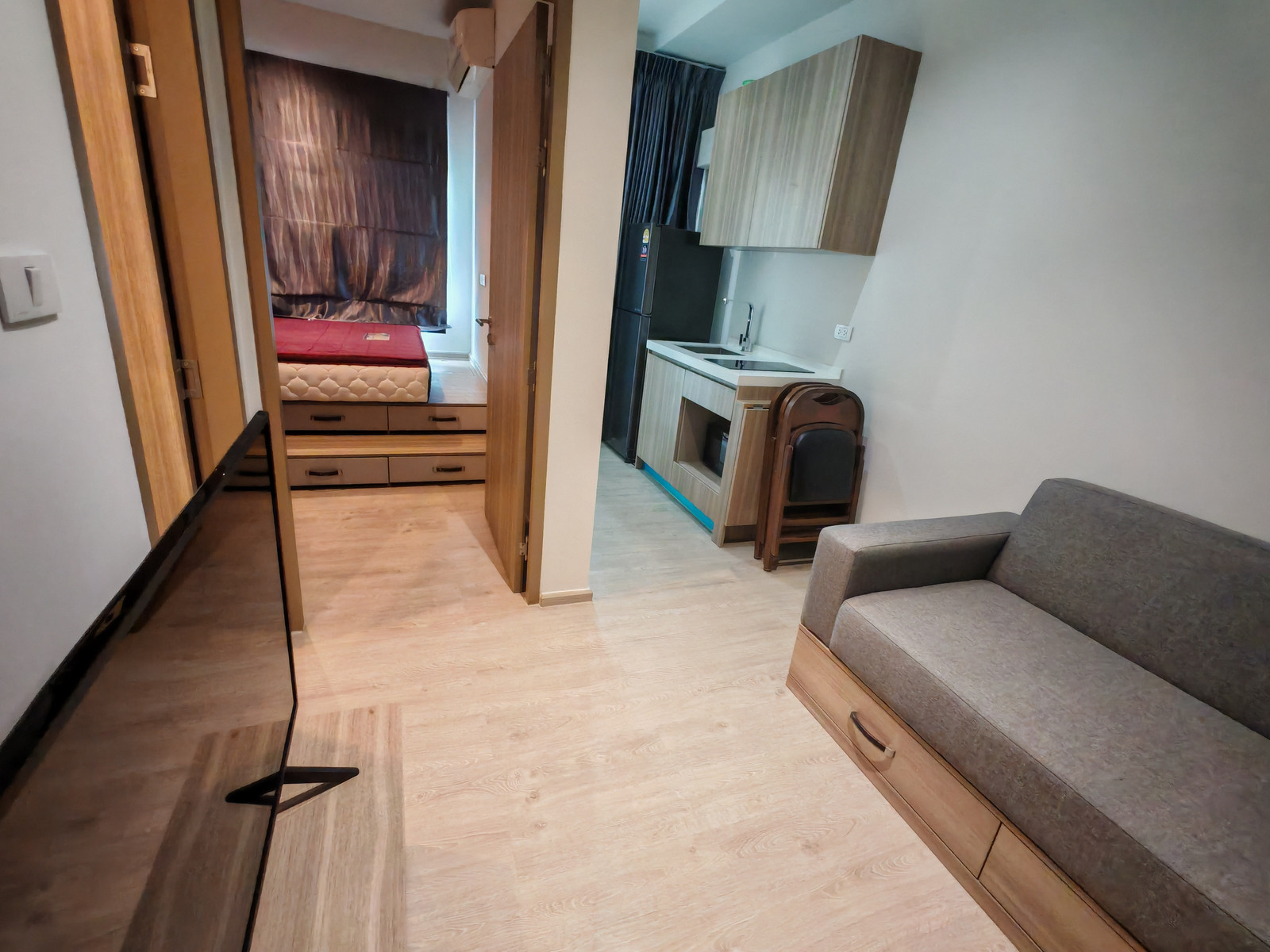Quiet room with clear view. Condo attached to BTS Skytrain. Altitude Unicorn Sathorn - Tha Phra. Quiet room with clear view. Condo attached to BTS Skytrain. Altitude Unicorn Sathorn - Tha Phra.