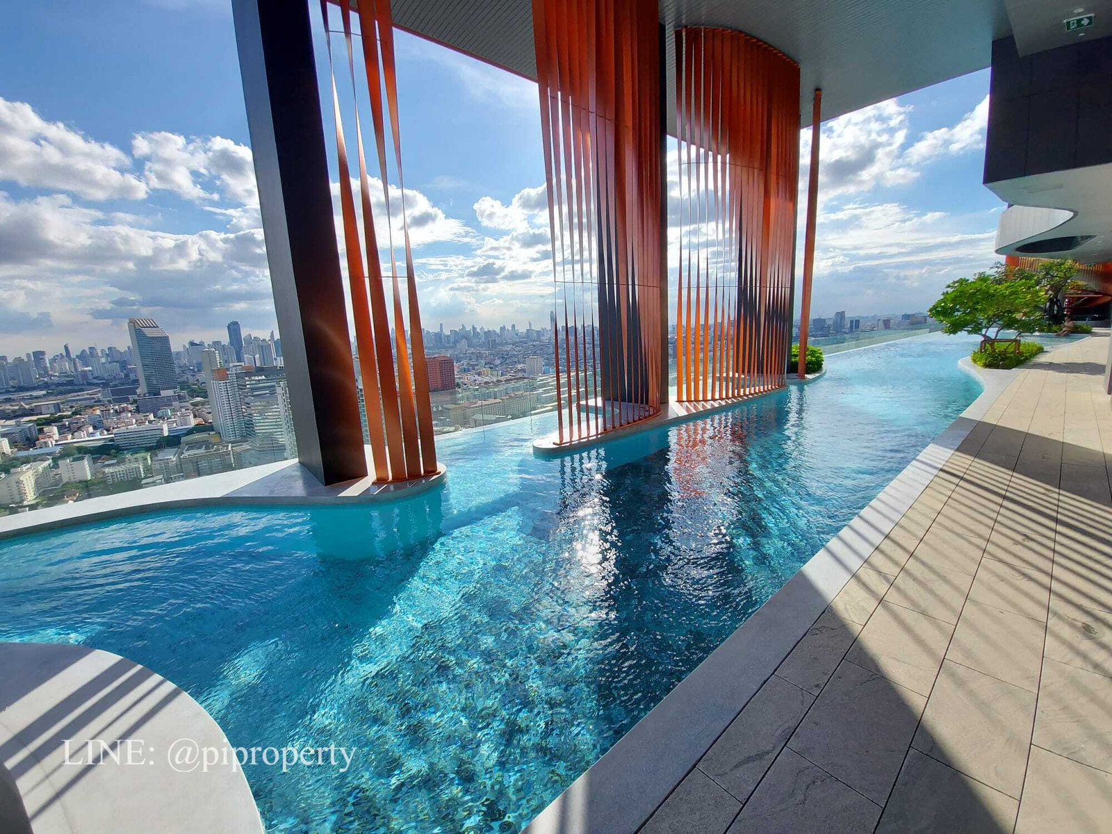 High rise 1Bedroom unit for rent in XT Huaikhwang. Ready to move in. Huaikhwang - Rama 9 lifestyle. 