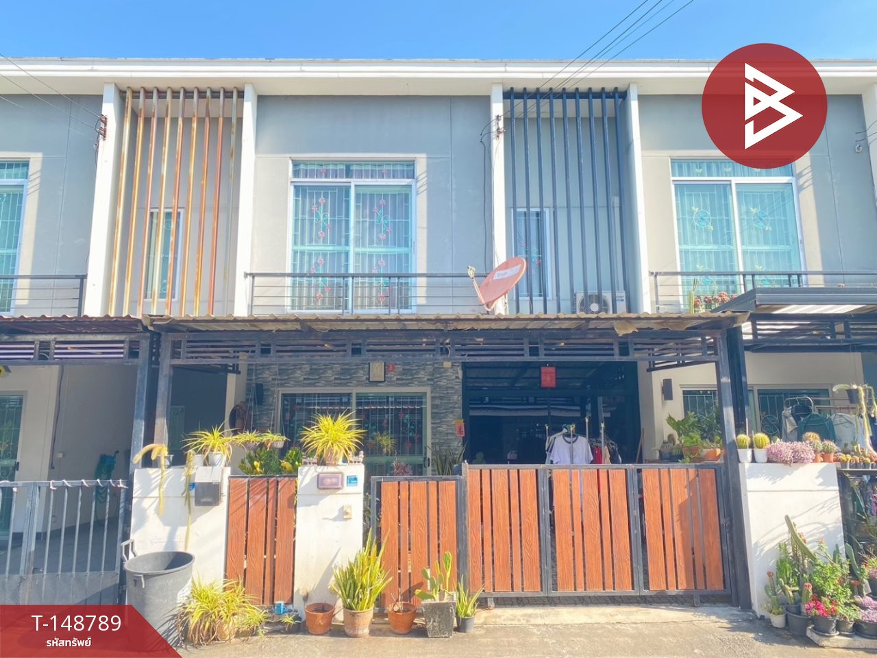 Townhouse for sale Pruksa Village 103, Samrong-Puchao, Samut Prakan, ready to move in. Townhouse for sale Pruksa Village 103, Samrong-Puchao, Samut Prakan, ready to move in.