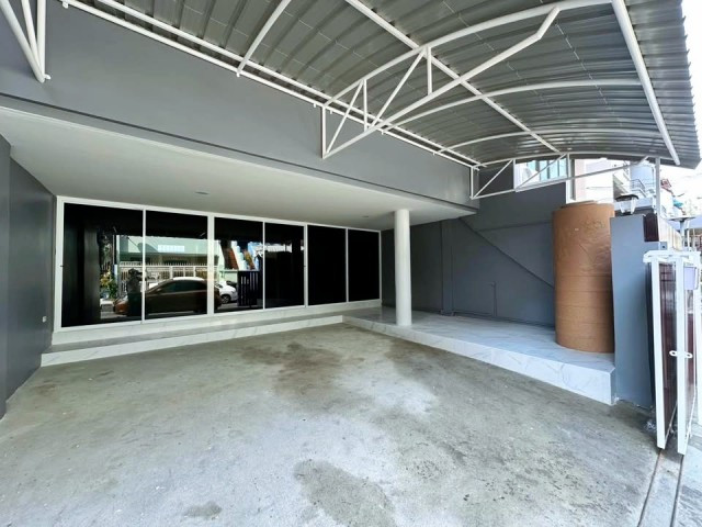 Saengchan Brewery Ekkamai-Ramintra 355m. 5bed Ladprao76-82 WangThonglang 4-story 26sq.wa. 350sq.m. home office for rent 5bath newly renovated with parking Near KIS International School 406 m Super Star Arena and MRT Ladprao 83 1.0 km. Convenient access to – รูปที่ 2
