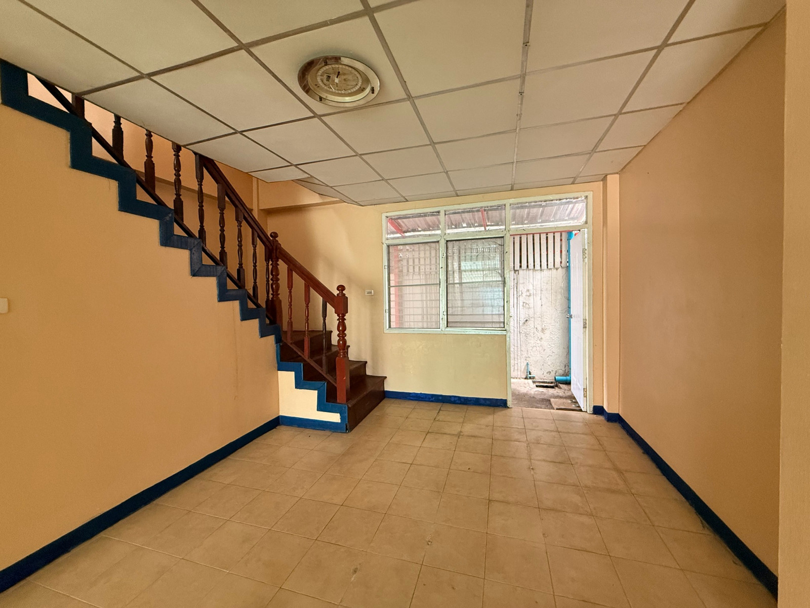 ขายทาวน์เฮาส์ 3 ชั้น ใจกลางเมืองปทุมธานี 27 ตร.ว. บ้านหลังริม วิวริมน้ำ ทำเลดี เดินทางสะดวก – รูปที่ 4