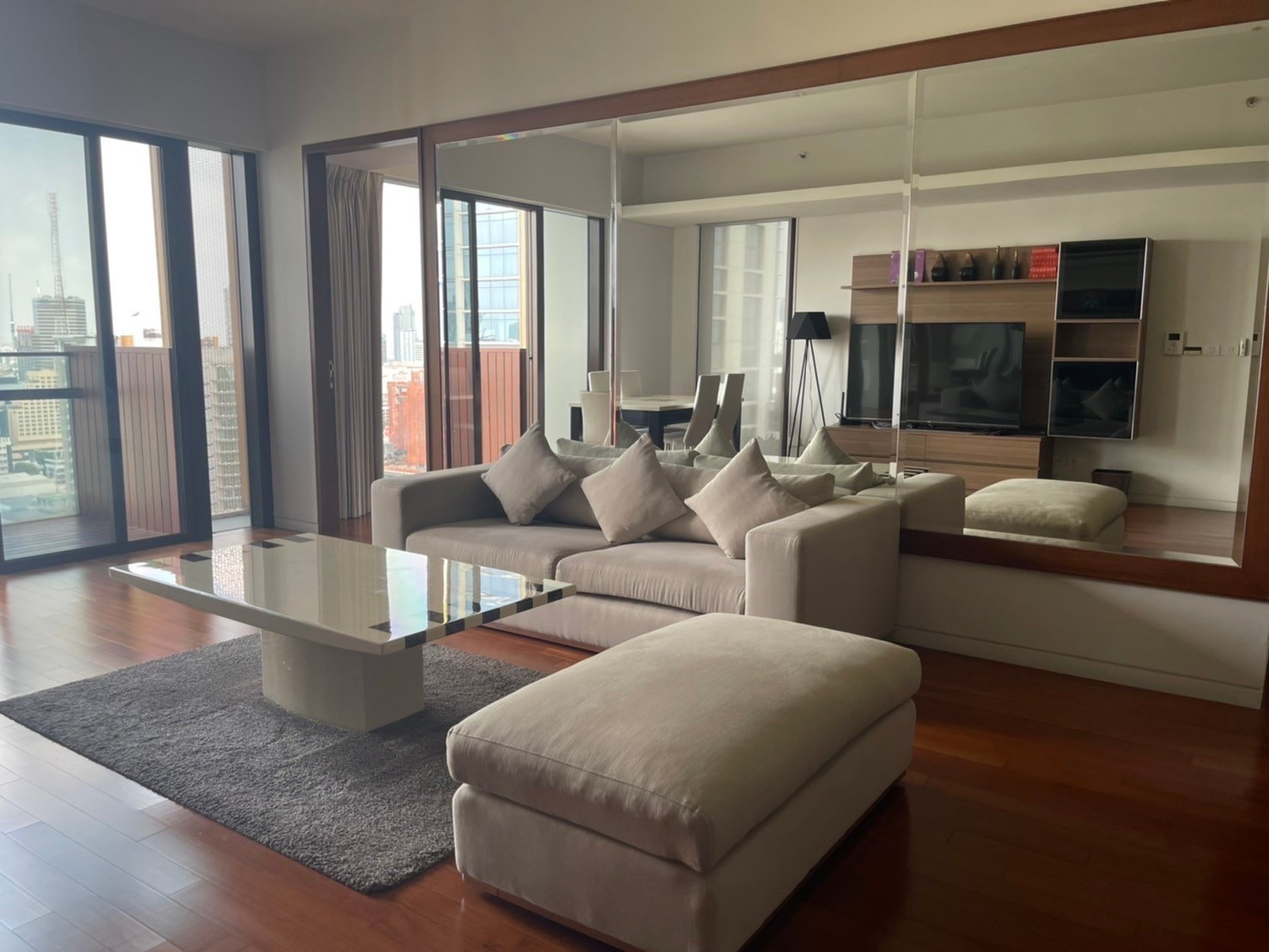 Rare High-Floor 2BR at Hansar Rajdamri l RBSC View & Private Lift Rare High-Floor 2BR at Hansar Rajdamri l RBSC View & Private Lift
