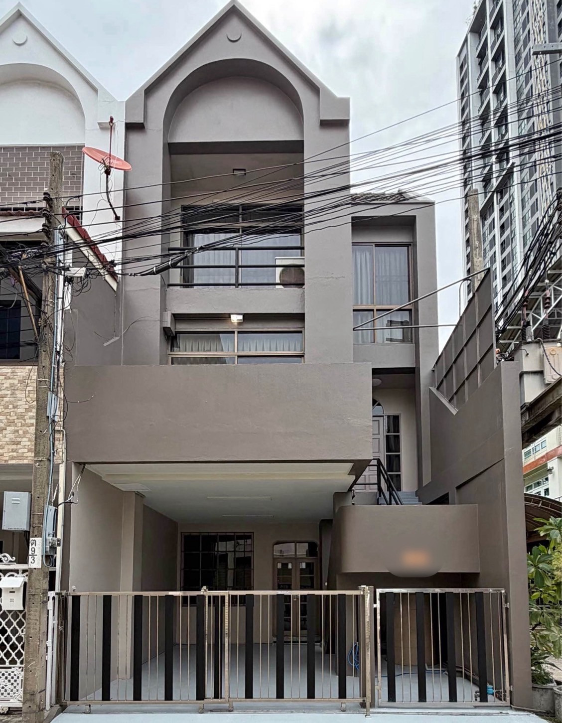 Home office for rent, Phra Khanong from BTS 300 meters | Company registration possible (For Rent Commercial Building for Home Office at Phra Khanong from BTS 300 Meters, Accepted Company Registration)