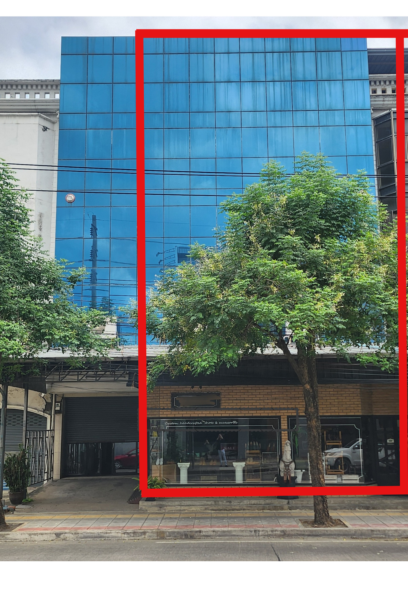 For sale/rent, commercial building, 2 units, divided into 3-5.5 floors, with beautiful shops on the roadside, Huai Khwang, Meng Jai, community area, international school  