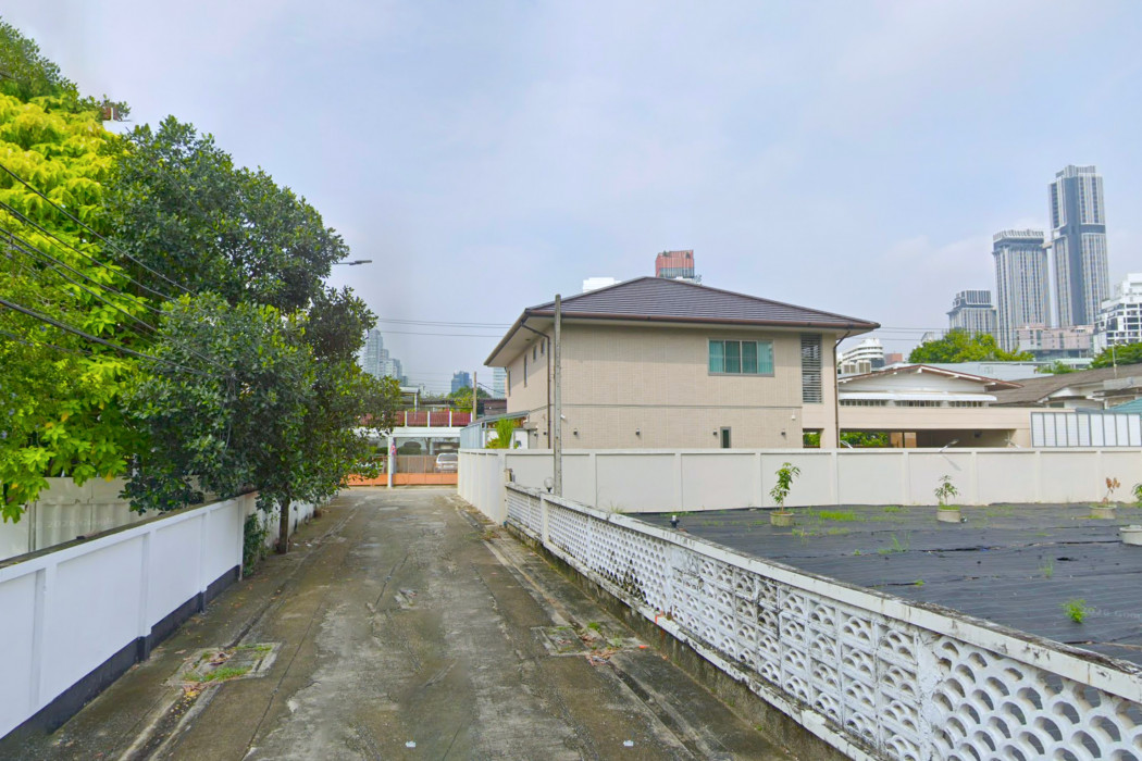 ขายที่ดิน ซอย เอกมัย 10 ขนาด 113 ตรว ใกล้ถนน ซ.สุขุมวิท 63 แค่ 450 ม.  KK