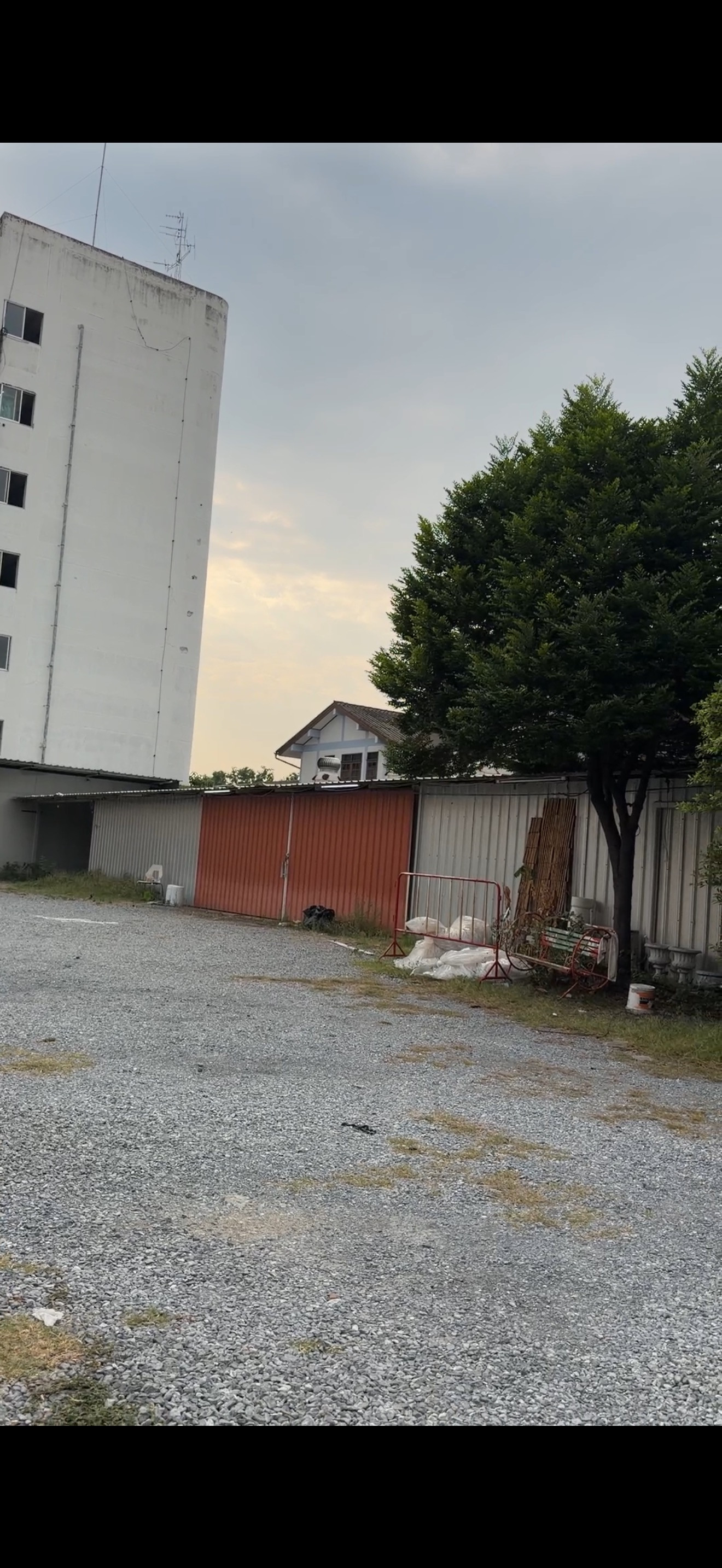 Land for rent with warehouse, Lat Phrao Wang Hin 89, 500 sq m. Land for rent with warehouse, Lat Phrao Wang Hin 89, 500 sq m.