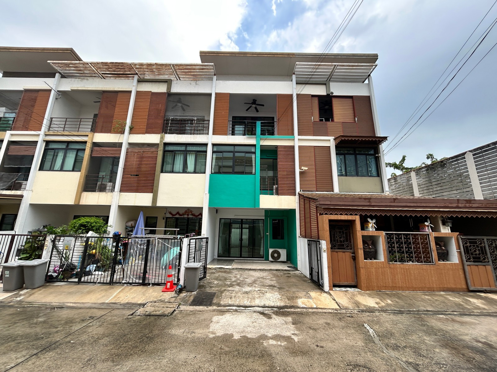 3-story townhome for rent Signature Village Phetkasem 69 3-story townhome for rent Signature Village Phetkasem 69