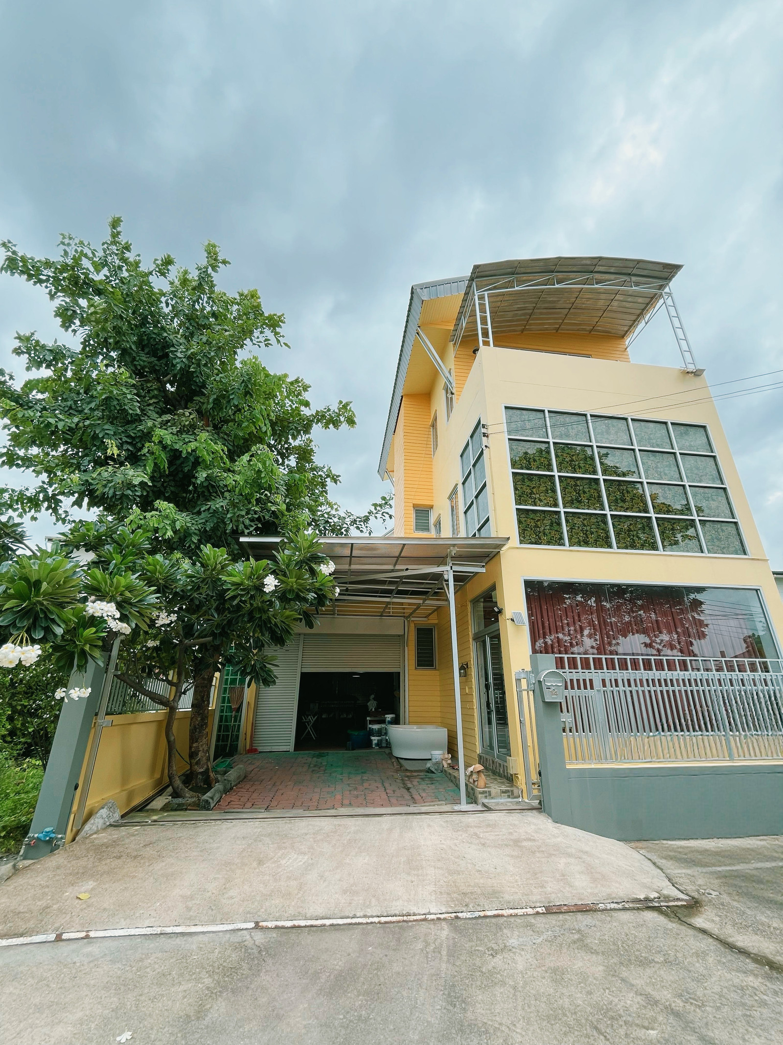 (ขาย)บ้านเดี่ยว หมู่บ้านเมืองทอง การ์เด้นท์ พัฒนาการ 69 : บ้านเดี่ยว 3 ชั้นพร้อมพื้นที่โกดังหรือปรับเปลี่ยนเป็นออฟฟิศได้  – รูปที่ 2