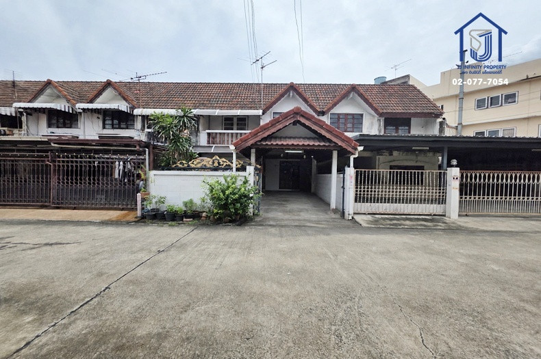 2-story townhouse for sale, Soi Lat Pla Khao 85, near the Pink Line BTS. (Lat Pla Khao Station)