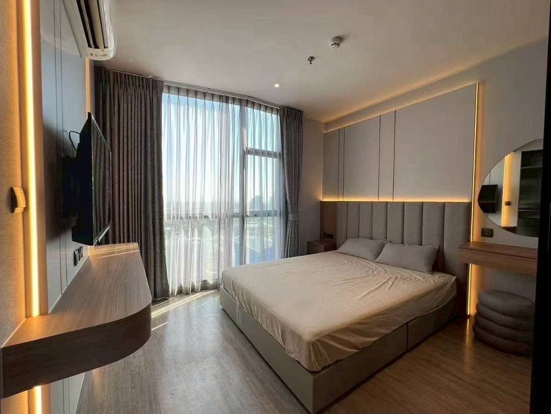 RHYTHM EKKMAI for rent, beautiful room, south direction, A cool breeze,  unblock the view, Less Unit, Highly privacy.