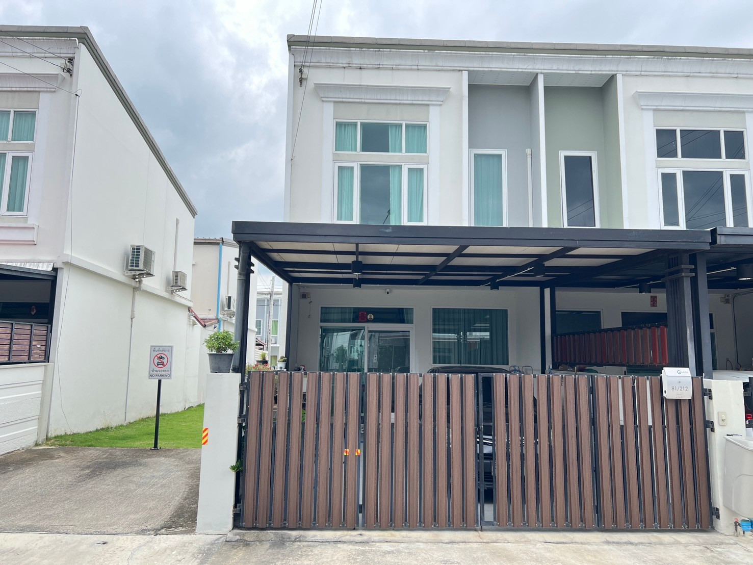 ขายด่วน! ทาวน์โฮม กัสโต้ เพชรเกษม-ทวีวัฒนา 19.1 ตร.ว. บ้านมุม ของแถมครบ พร้อมอยู่ ใกล้สนามหลวง 2 