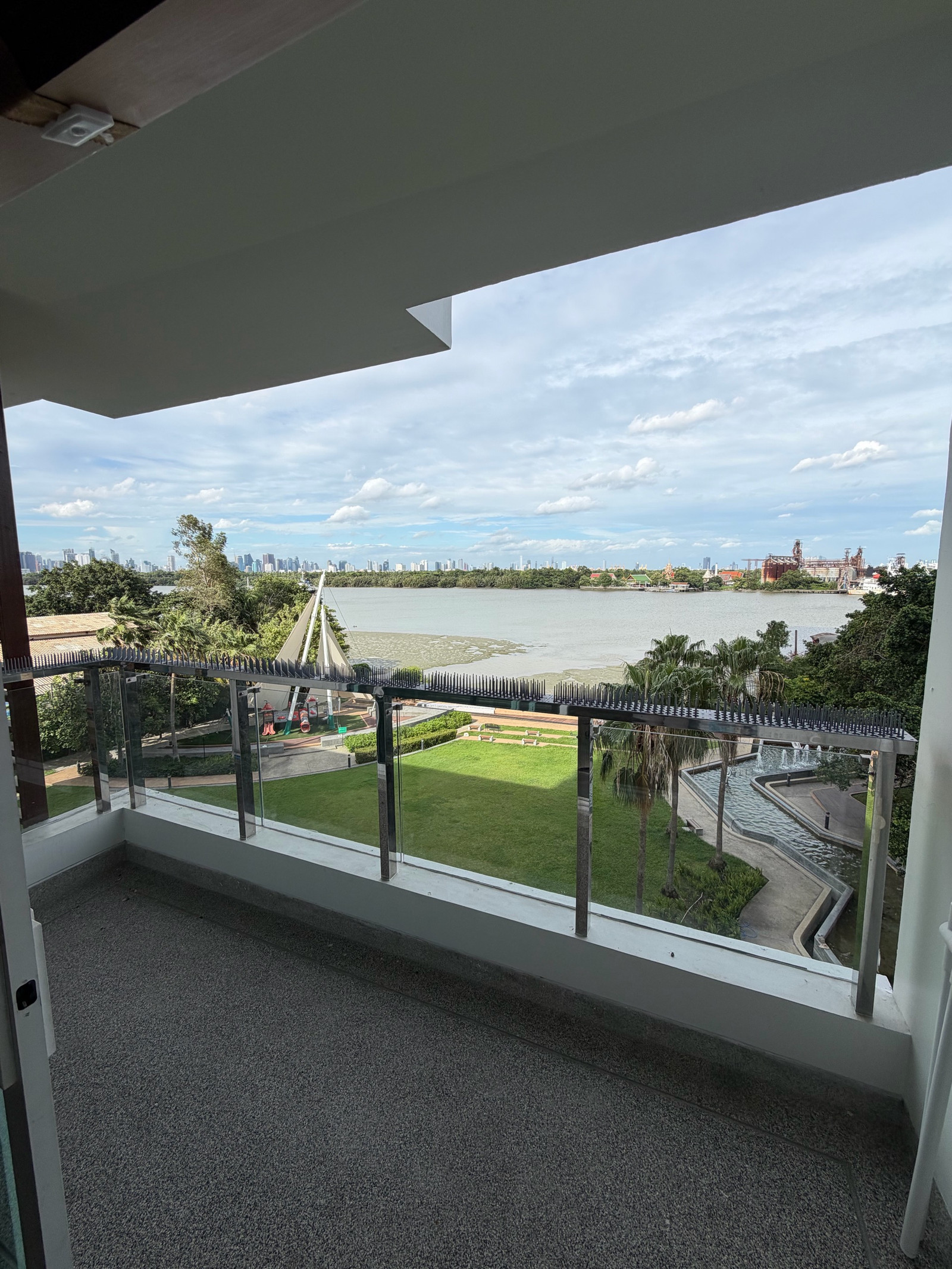 ให้เช่า คอนโดยูนิตหายาก Supalai Prima Riva พระราม 3 ห้องใหญ่ 100 ตรม วิว riverfront ใกล้สาทร-สุขุมวิท ให้เช่า คอนโดยูนิตหายาก Supalai Prima Riva พระราม 3 ห้องใหญ่ 100 ตรม วิว riverfront ใกล้สาทร-สุขุมวิท