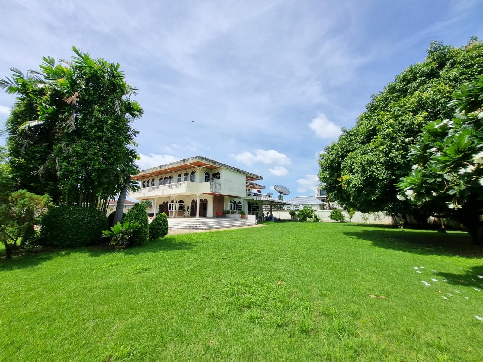 For sale/rent single house, Bangkok Noi, near Siriraj Hospital 450 meters and Wang Lang Market.