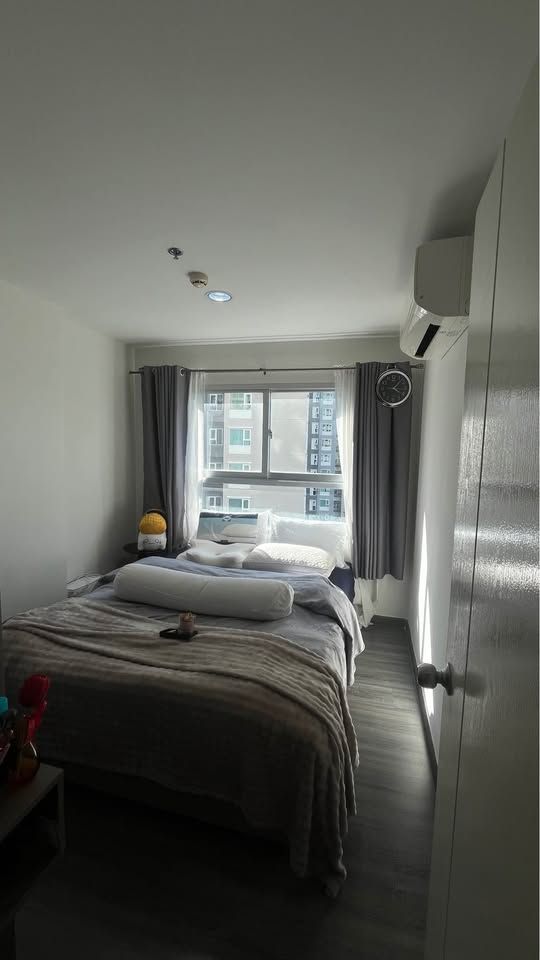 Sold with tenant The Trust Condo @ BTS Erawan, 17th floor, good location, near BTS Chang Erawan Station, convenient travel.