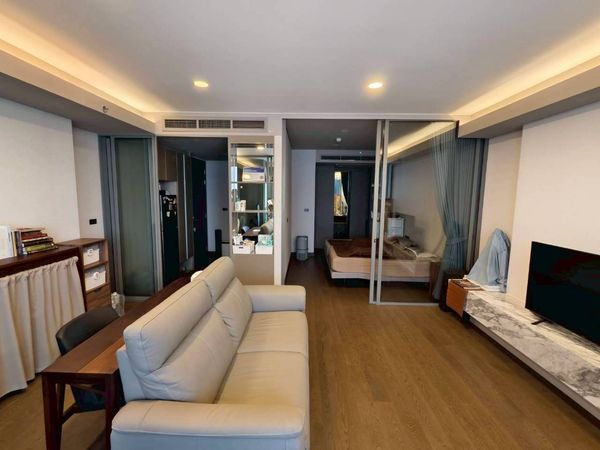 ✨ Luxury condo in the heart of Rama 4, near MRT Queen Sirikit National Convention Center 📍 Siamese Exclusive Queens