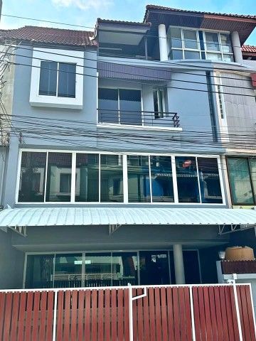 Saengchan Brewery Ekkamai-Ramintra 355m. 5bed Ladprao76-82 WangThonglang 4-story 26sq.wa. 350sq.m. home office for rent 5bath newly renovated with parking Near KIS International School 406 m Super Star Arena and MRT Ladprao 83 1.0 km. Convenient access to