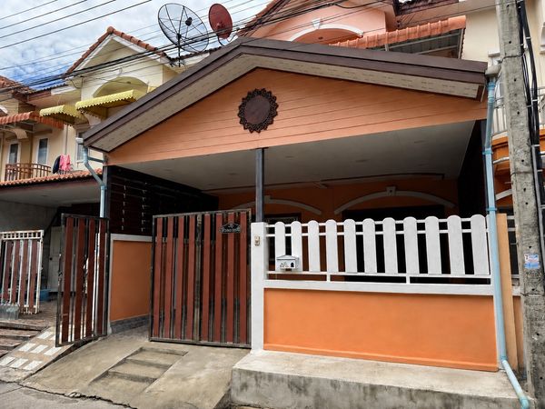 Fully Renovated, Like-New Condition!! 2-Storey Townhouse for Sale at Kittinakorn Samutprakran, 23.3 Sq.Wah, Near BTS Kheha 