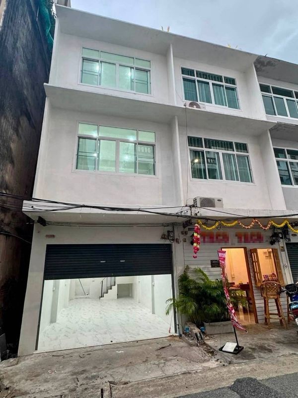 Townhome for rent in Sathorn 11, Soi 3  🚇🧑🏼‍🎄💯