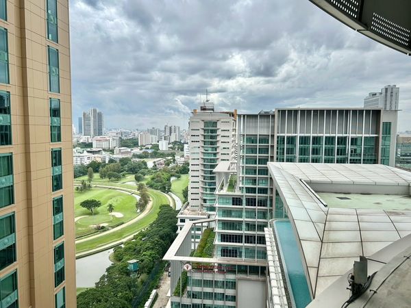 For rent MAGNOLIAS RATCHADAMRI BOULEVARD — 1 bedroom room, size 59 sq m, 19th floor, location in the heart of Ratchadamri, only 2–3 minutes walk to BTS Ratchadamri, complete with furniture and electrical appliances.