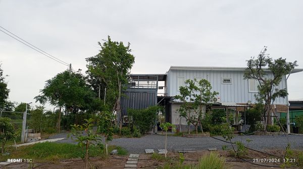 95707 - Modern style garden house for sale, 1 rai (400 sq m), Sena District, Ayutthaya, next to the road on 2 sides, with 5 kW solar cell system + EV charging point.