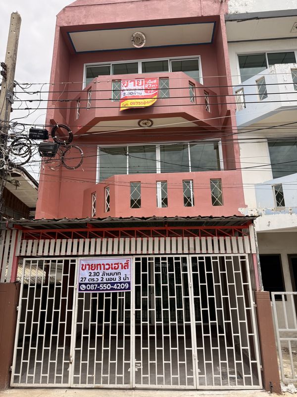 ขายทาวน์เฮาส์ 3 ชั้น ใจกลางเมืองปทุมธานี 27 ตร.ว. บ้านหลังริม วิวริมน้ำ ทำเลดี เดินทางสะดวก