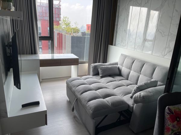 Life Asoke Rama 9 For Rent : very high floor