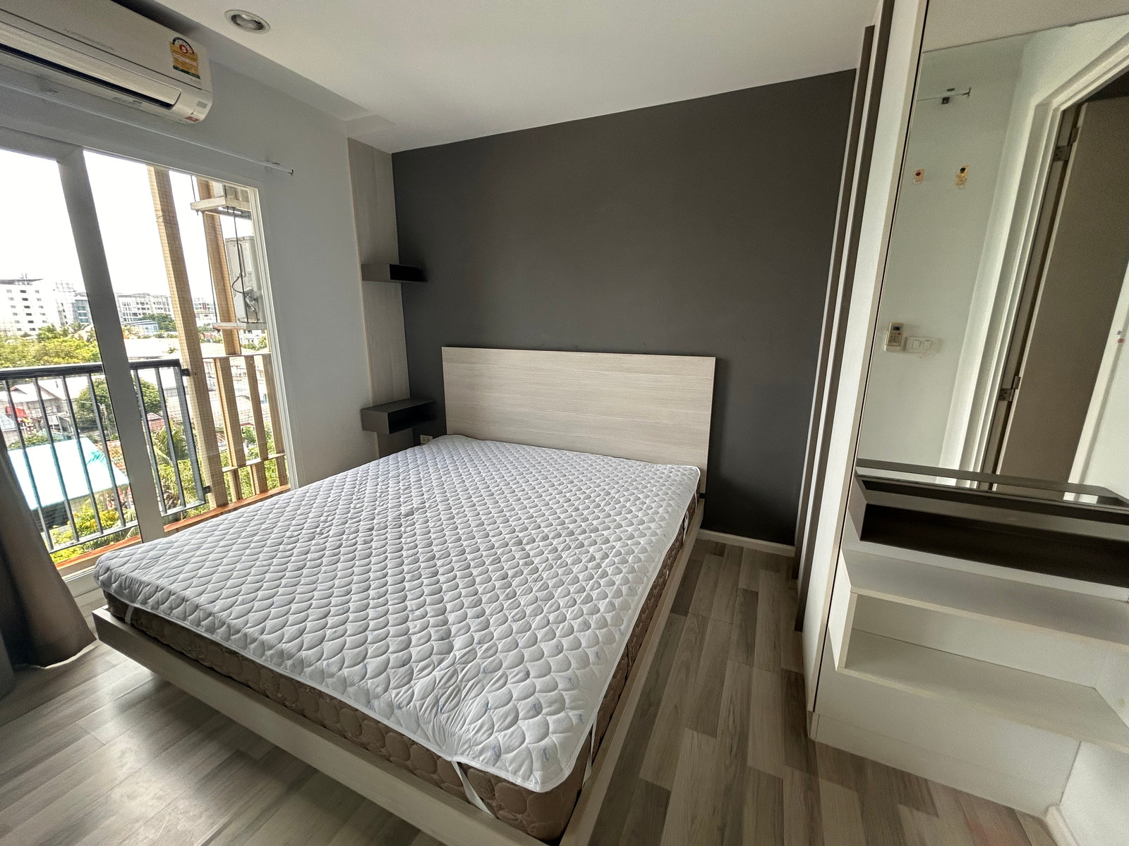 คอนโด Low Raise ชั้น 6  ส่วนกลางครบ เพิ่ง Renovate ใหม่มาาก – รูปที่ 4
