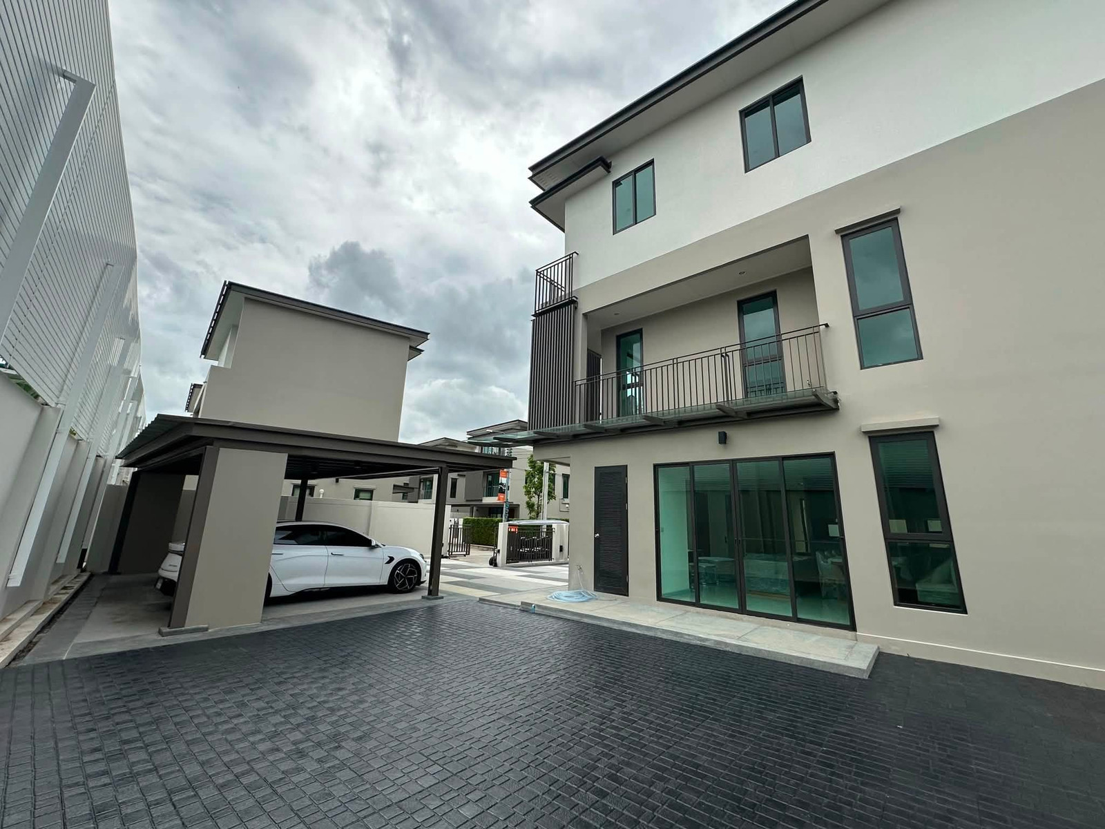 🏡✨ ขาย 𝗔𝗤 𝗔𝗥𝗕𝗢𝗥 | สวนหลวง ร.9 – พัฒนาการ | บ้านเดี่ยวหรู 3 ชั้น หลังริม | แปลงใหญ่สุด 97.1 ตร.ว. บ้านใหม่ 15.5 ล้าน