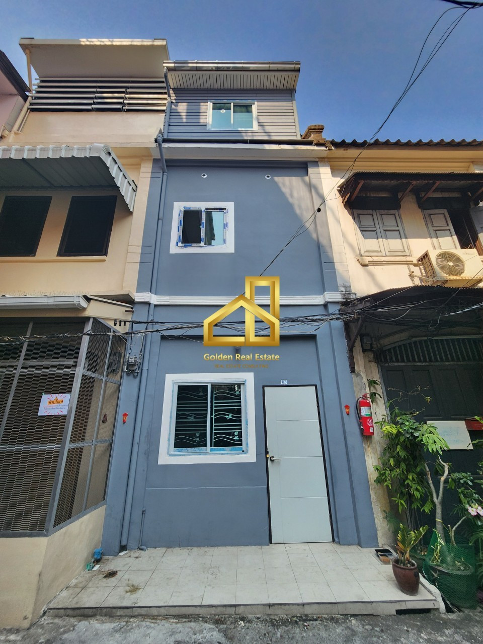 For sale, newly renovated 3-story shophouse, Soi Sathorn 16, opposite Central Bangrak.