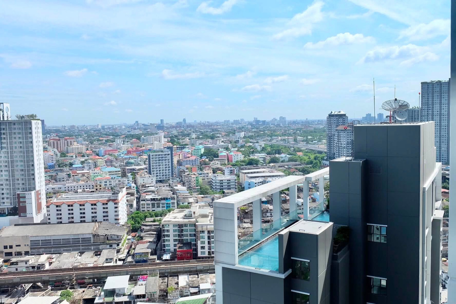 ปล่อยเช่าด่วน! 1 นอน วิวเมืองโปร่งโล่ง ชั้น 24 แต่งครบ  – รูปที่ 4