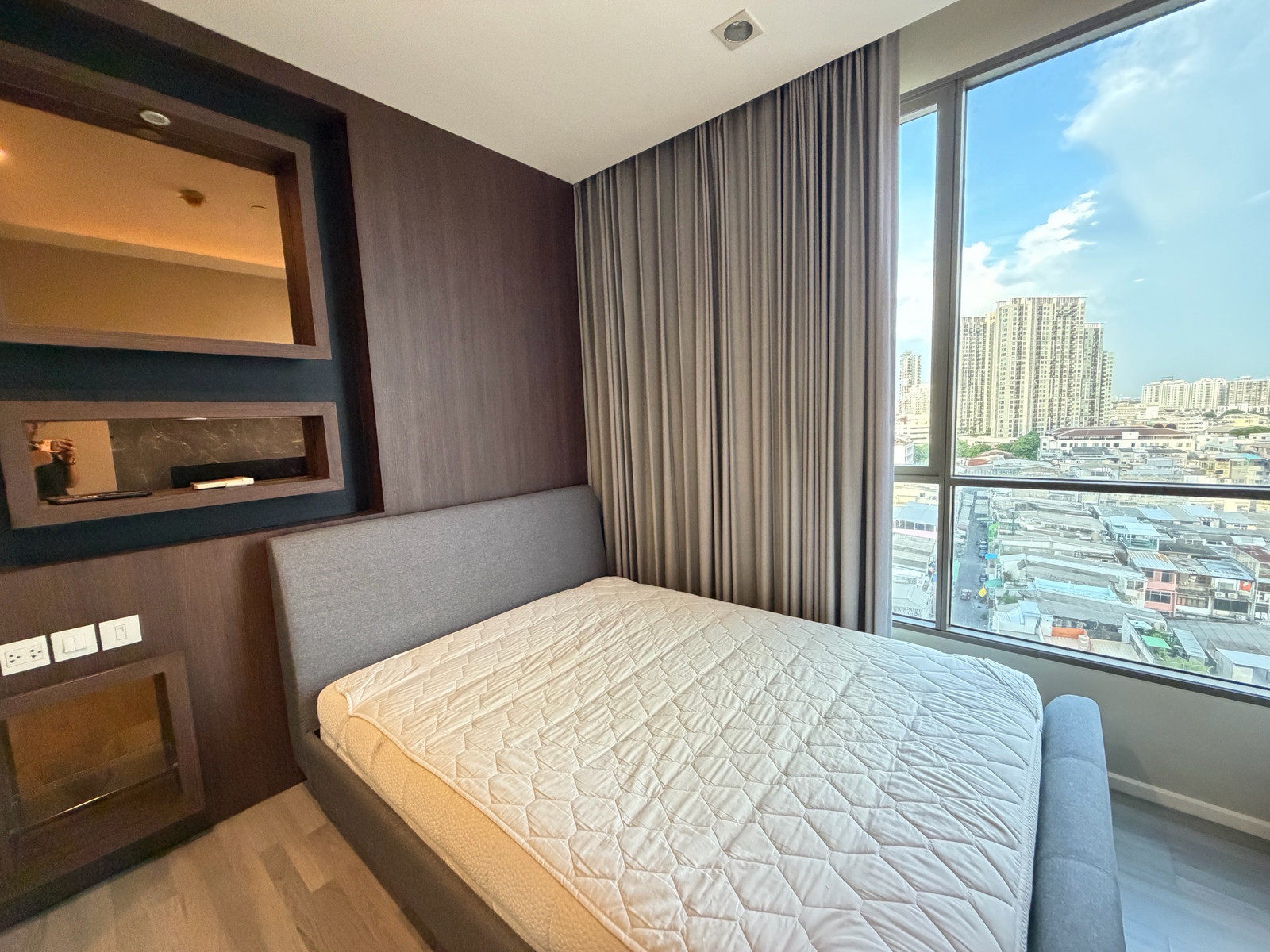 Condo for rent: The Room Sathorn St. Louis, complete with furniture and electrical appliances. Condo for rent: The Room Sathorn St. Louis, complete with furniture and electrical appliances.