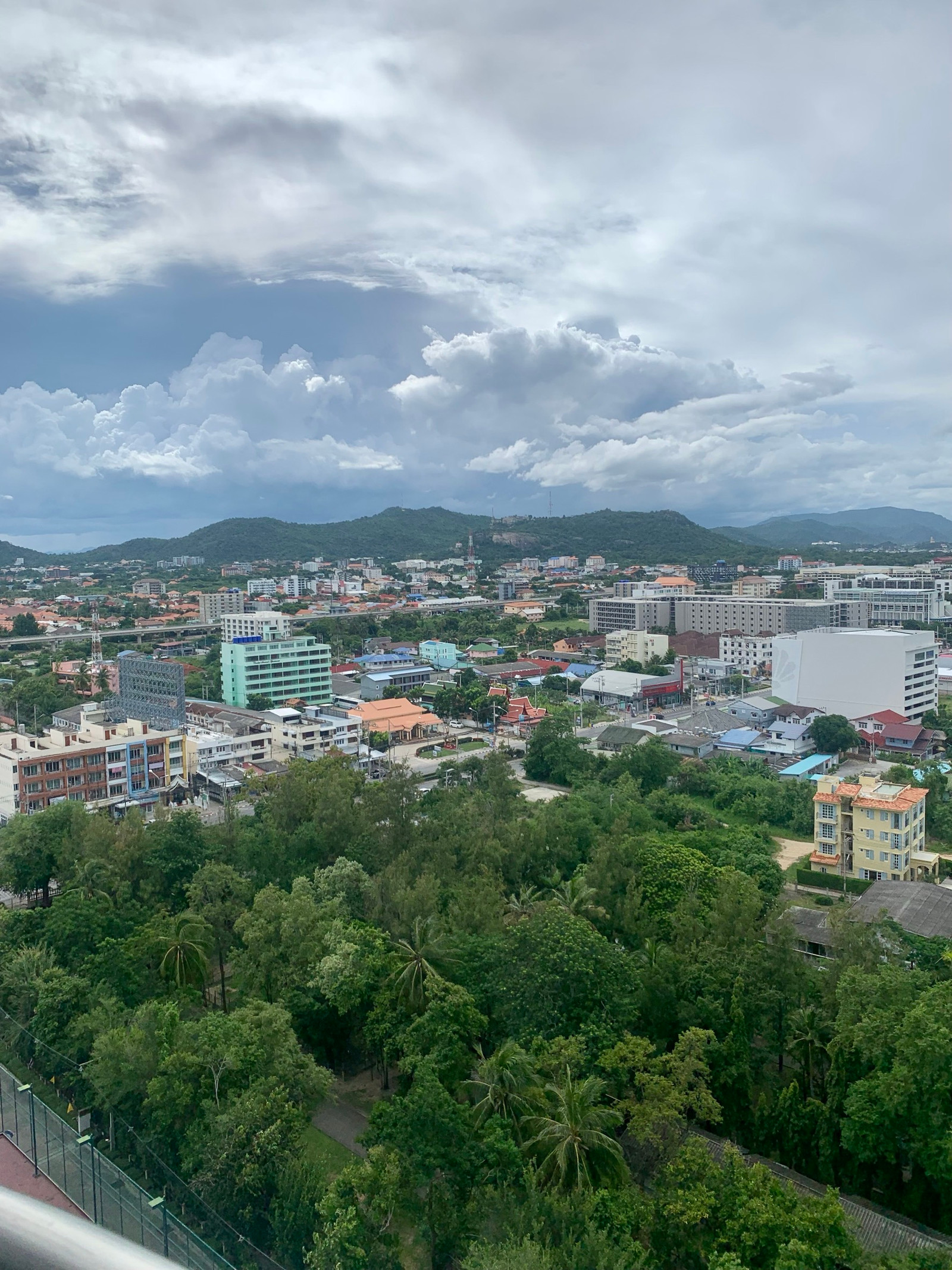 คอนโดสวย 2 ห้องนอนให้เช่า ขนาด 150  ตรม ตบแต่งครบ พร้อมเข้าอยู่ ทำเลสะดวกที่สุดในหัวหิน ติดชายหาด ใกล้สิ่งอำนวยความสะดวก วิวชายหาด วิวภูเขา วิวเมือง ห้องใหญ่ ระเบียงใหญ่ ชมวิวสวยตลอดวัน – รูปที่ 4