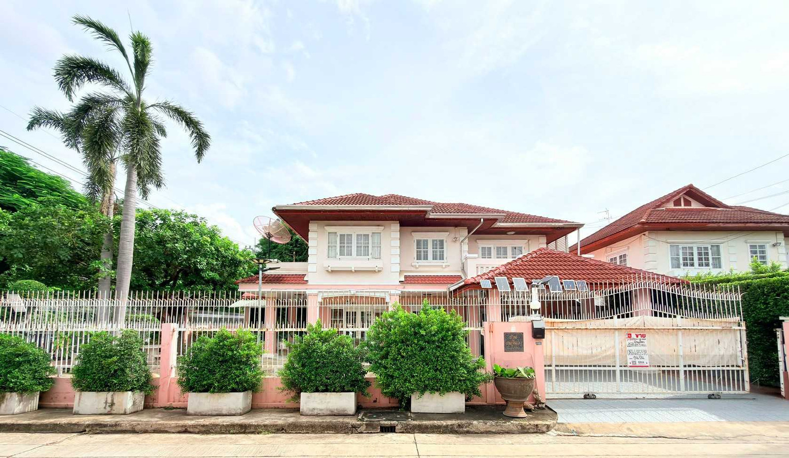Corner detached house for sale The most outstanding location in the project! Maneeya 4 (Rattanathibet-Tha It) price 8,900,000 baht Corner detached house for sale The most outstanding location in the project! Maneeya 4 (Rattanathibet-Tha It) price 8,900,000 baht